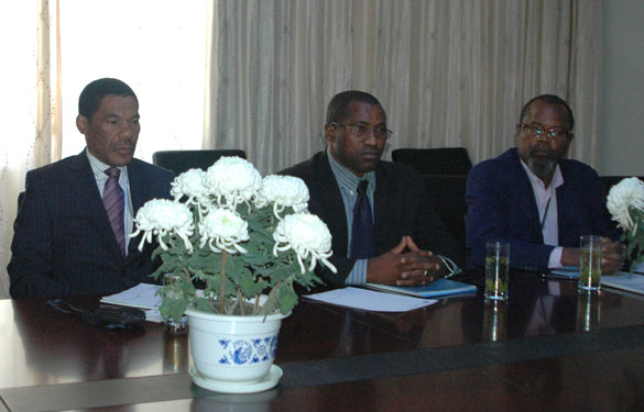 安哥拉罗安达市电力公司向导来mg不朽情缘集团考察