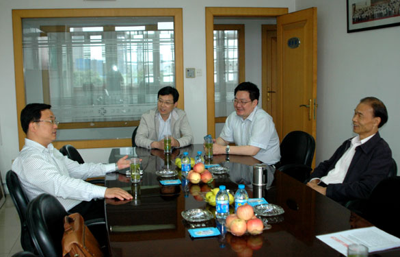 溧阳市委常委、常务副市长汤如军来mg不朽情缘集团调研