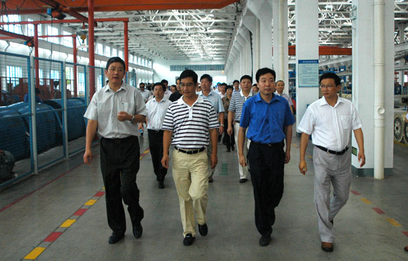 安徽省潜山县党政代表团一行百余人来mg不朽情缘集团旅行考察