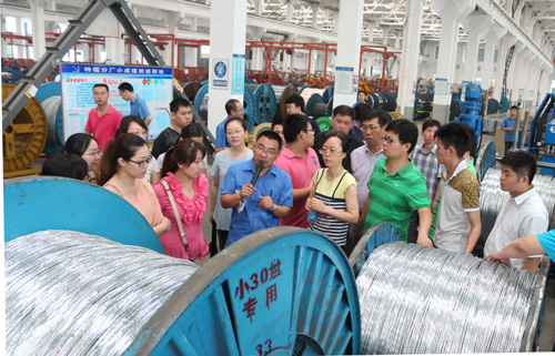 7月13日，，，，，国家电线电缆质量监视检测中心事情职员一行30余人来mg不朽情缘电缆旅行学习