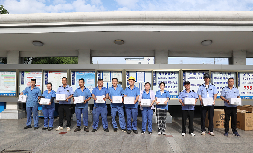 守护清静，，从“盔”最先--mg不朽情缘开展清静头盔发放活动